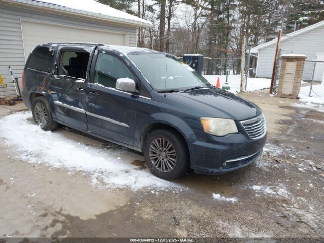 Chrysler Town & Country Touring-l Image 1