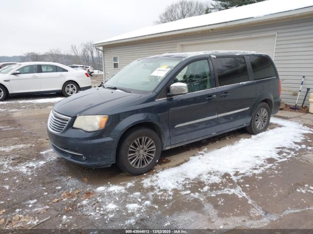 Chrysler Town & Country Touring-l Image 13