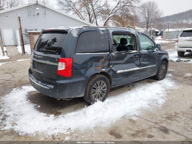 Chrysler Town & Country Touring-l Image 16