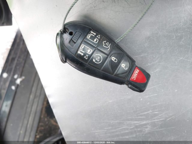 Chrysler Town & Country Touring-l Image 9