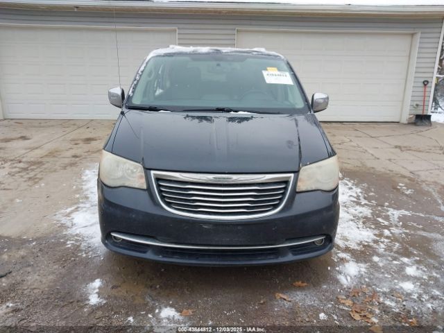 Chrysler Town & Country Touring-l Image 10