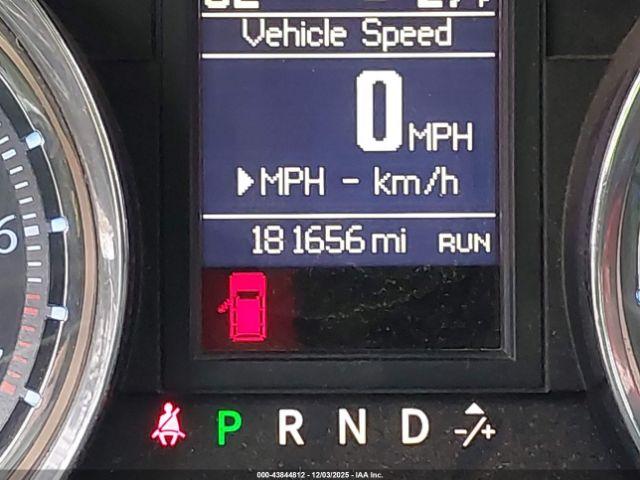 Chrysler Town & Country Touring-l Image 5