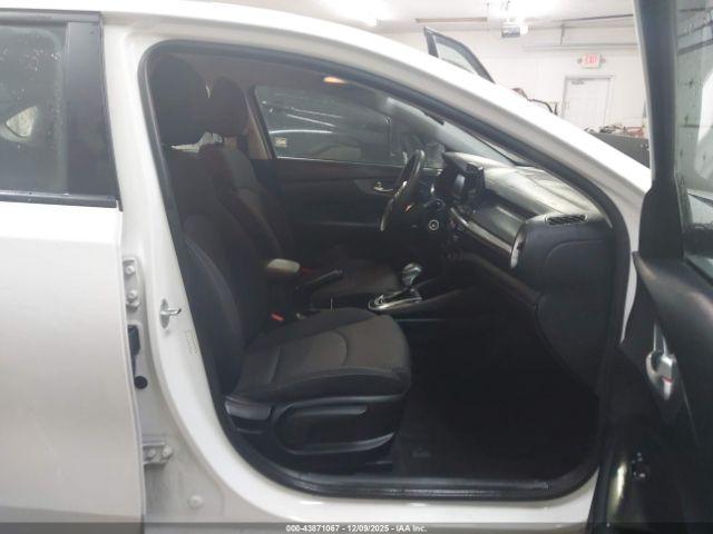 Kia Forte Lxs Image 4