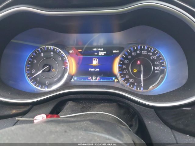 Chrysler 200 C Image 3