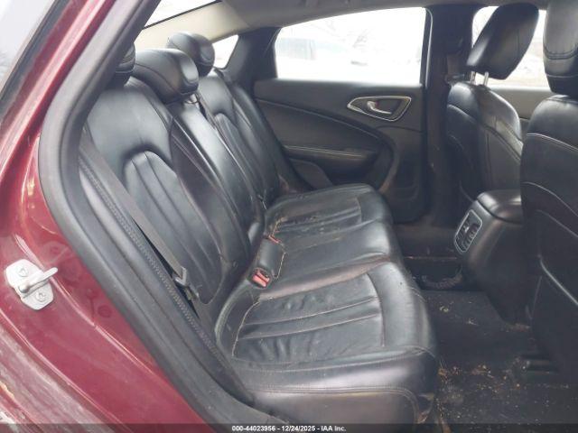 Chrysler 200 C Image 6