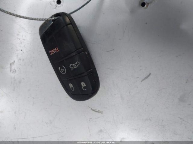 Chrysler 200 C Image 9