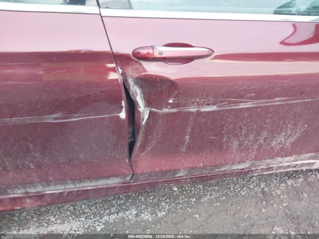 Chrysler 200 C Image 14