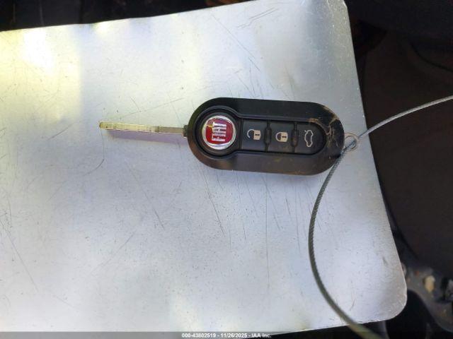 FIAT 500 Lounge Image 14