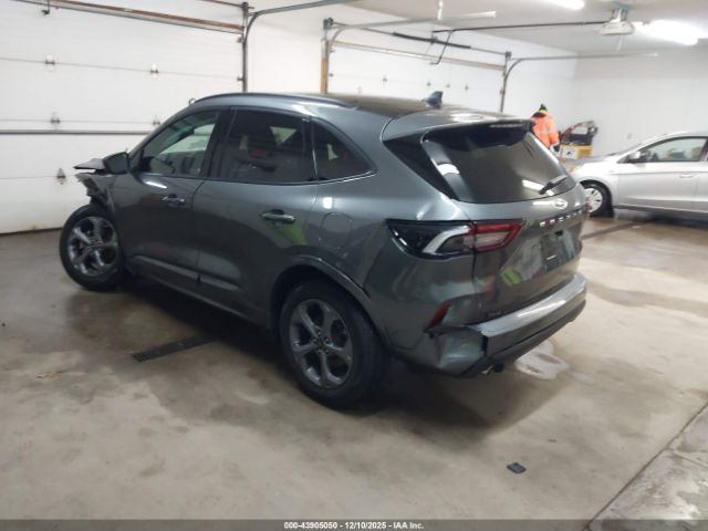 Ford Escape St-line Image 17