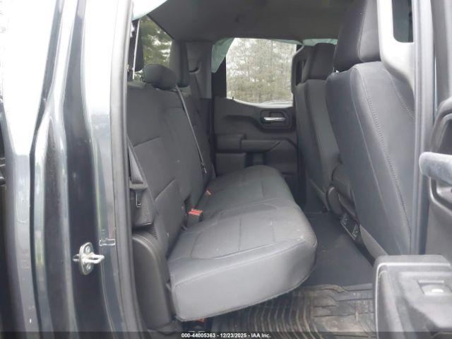 Chevrolet Silverado 1500 Custom Trail Boss Image 10