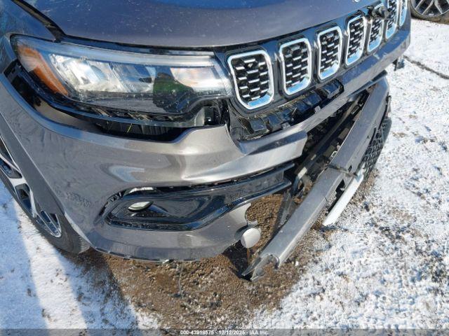 Jeep Compass Limited 4x4 Image 13