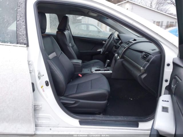 Toyota Camry Se Image 8