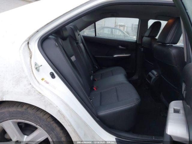 Toyota Camry Se Image 9