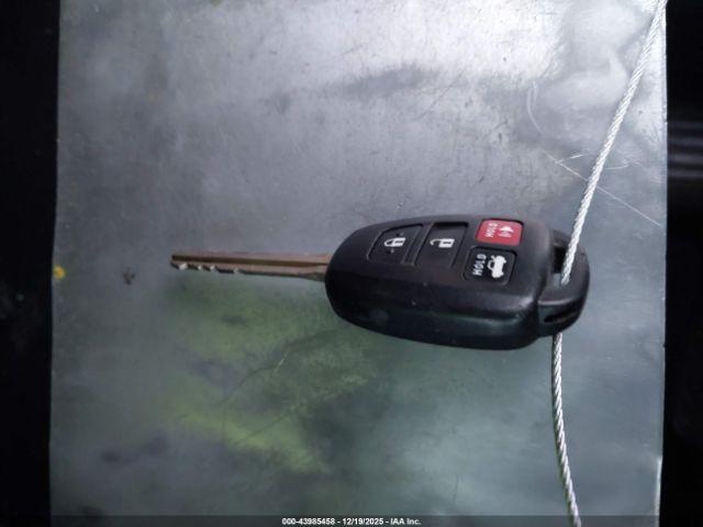 Toyota Camry Se Image 11