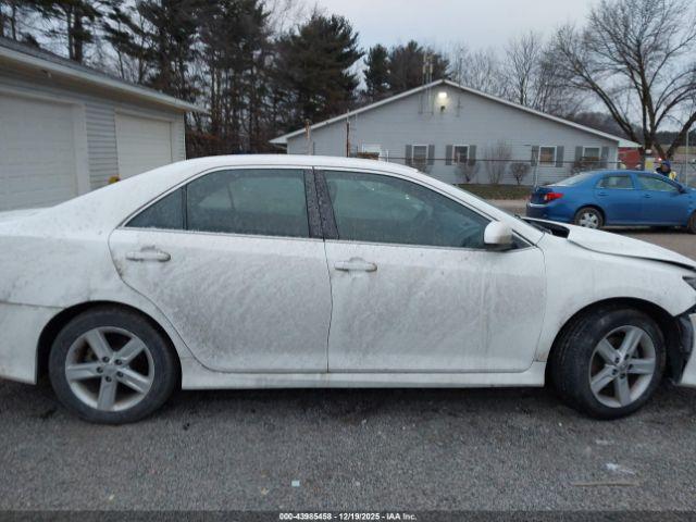Toyota Camry Se Image 14
