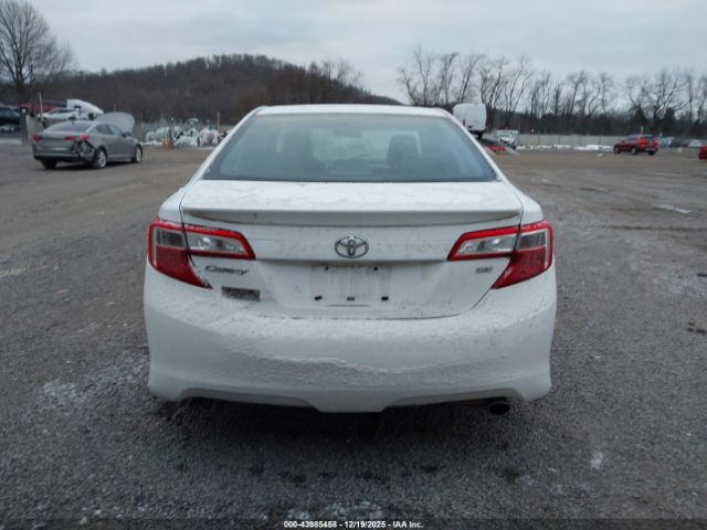 Toyota Camry Se Image 19