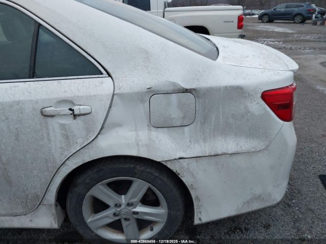 Toyota Camry Se Image 17