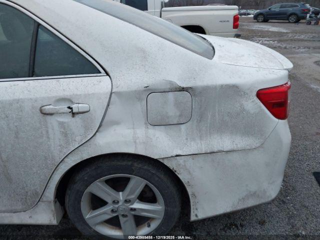 Toyota Camry Se Image 17