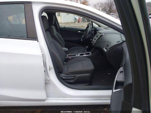 Chevrolet Cruze Ls Auto Image 3