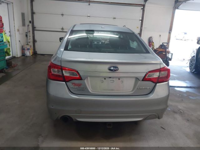 Subaru Legacy 2.5i Premium Image 14