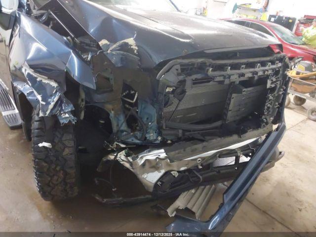 GMC Sierra 1500 4wd  Short Box Slt Image 6