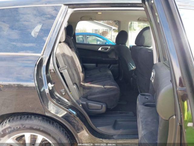 Nissan Pathfinder S Image 8