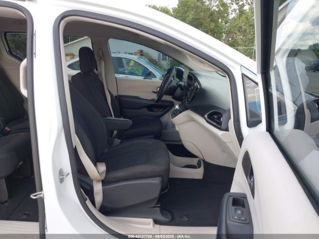 Chrysler Voyager Lx Image 3