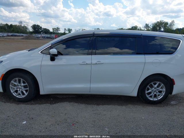 Chrysler Voyager Lx Image 8