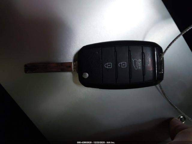 Kia Soul + Image 11