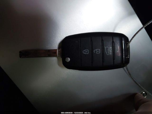 Kia Soul + Image 11
